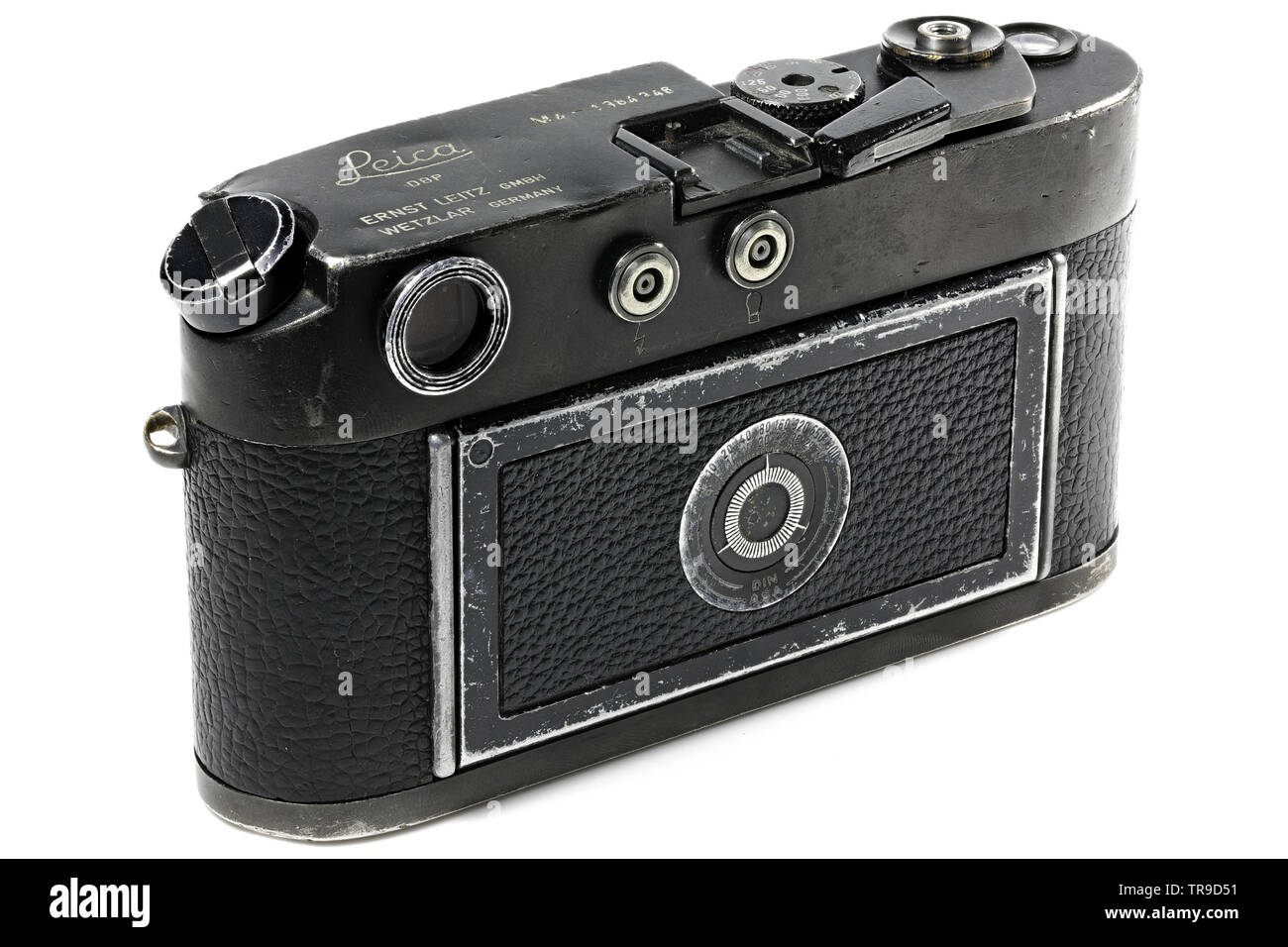 Schwere Leica M4 Kamera auf weißem Hintergrund. Die Leica M4 ist eine 35-mm-Kamera von Ernst Leitz GmbH von 1966 - 1975. Stockfoto