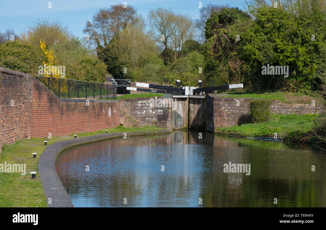 Schleuse auf der Stourbridge Canal in der Nähe von Stourbridge, West Midlands, England, Europa. Stockfoto