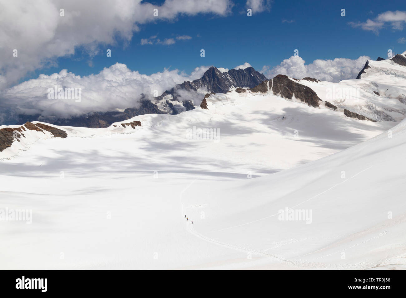 Zu Fuß durch die Berge in der Nähe von Berge waren auch Stockfoto