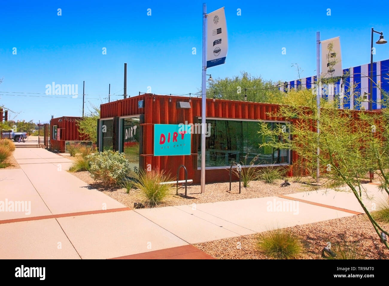 MSA - Geschäfte und Restaurants im Inneren untergebracht Transportbehälter an S Avenida del Convento, Tucson AZ geändert Stockfoto