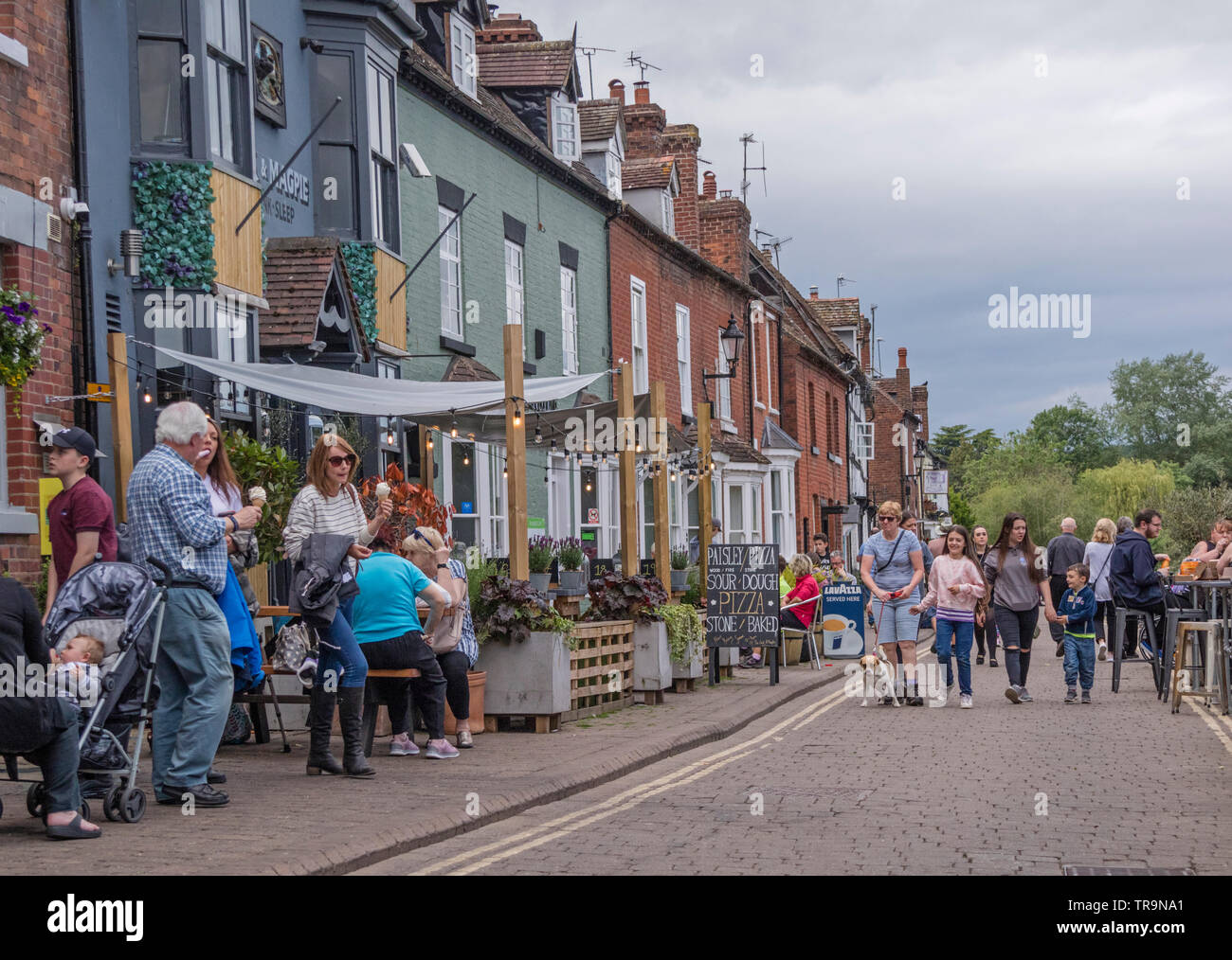 Der Uferpromenade am Bad Salzungen auf einem Sommertag, Worcestershire, England, Großbritannien Stockfoto