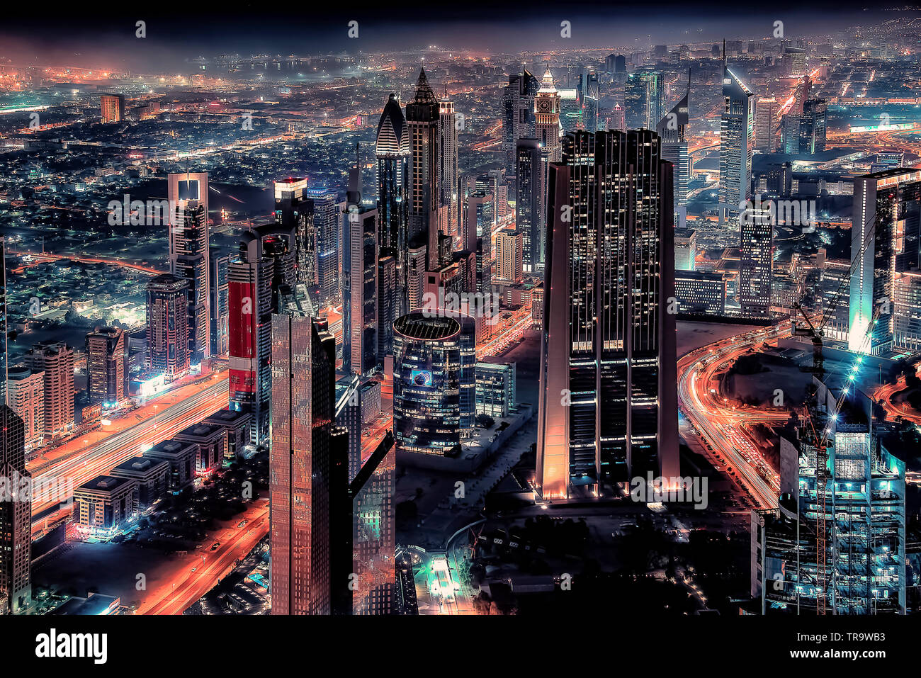 Dubai Stadtbild mit der berühmten Sheikh Zayed Road Stockfoto