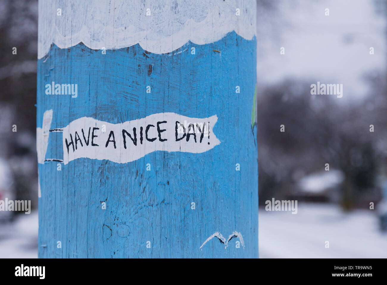 "Einen schönen Tag" auf telefonmast gemalt, Victoria BC. Stockfoto