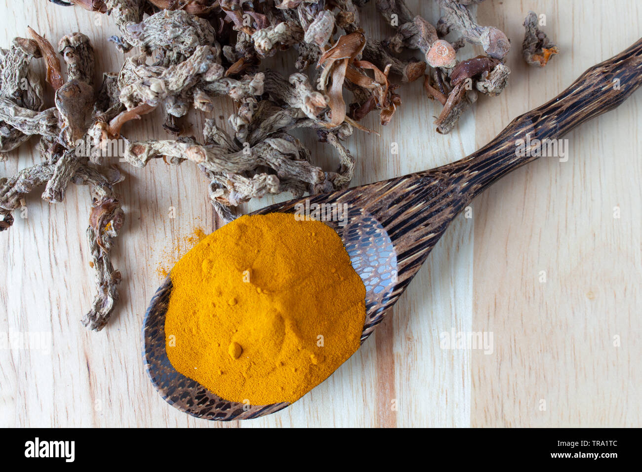 Pulver Pille auf Muster Holz- Hintergrund Stockfoto