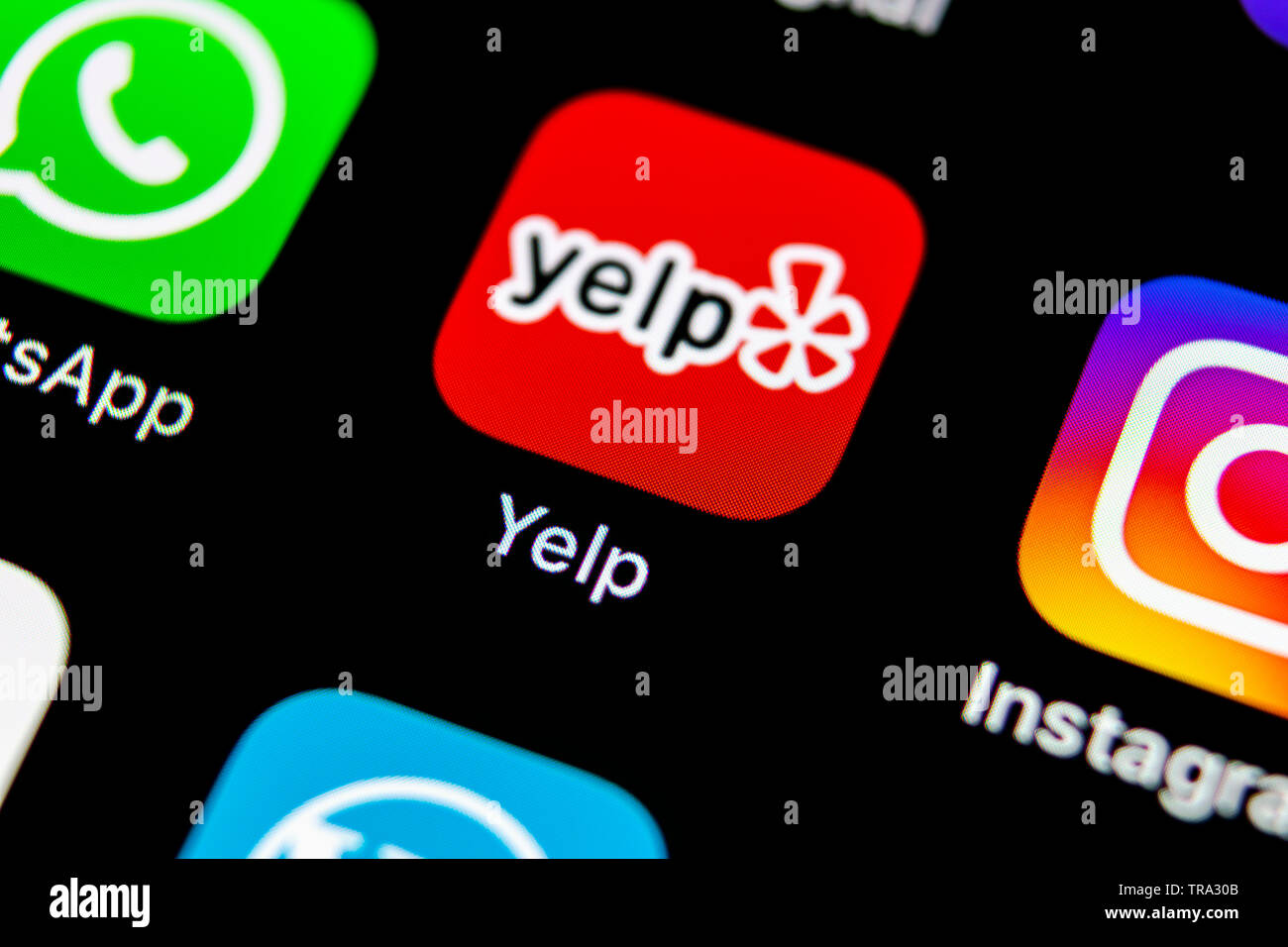 Sankt-Petersburg, Russland, 10. Mai 2018: Yelp Symbol auf Apple iPhone X-close-up. Yelp App Symbol. Yelp.com Anwendung. Soziales Netzwerk. Stockfoto