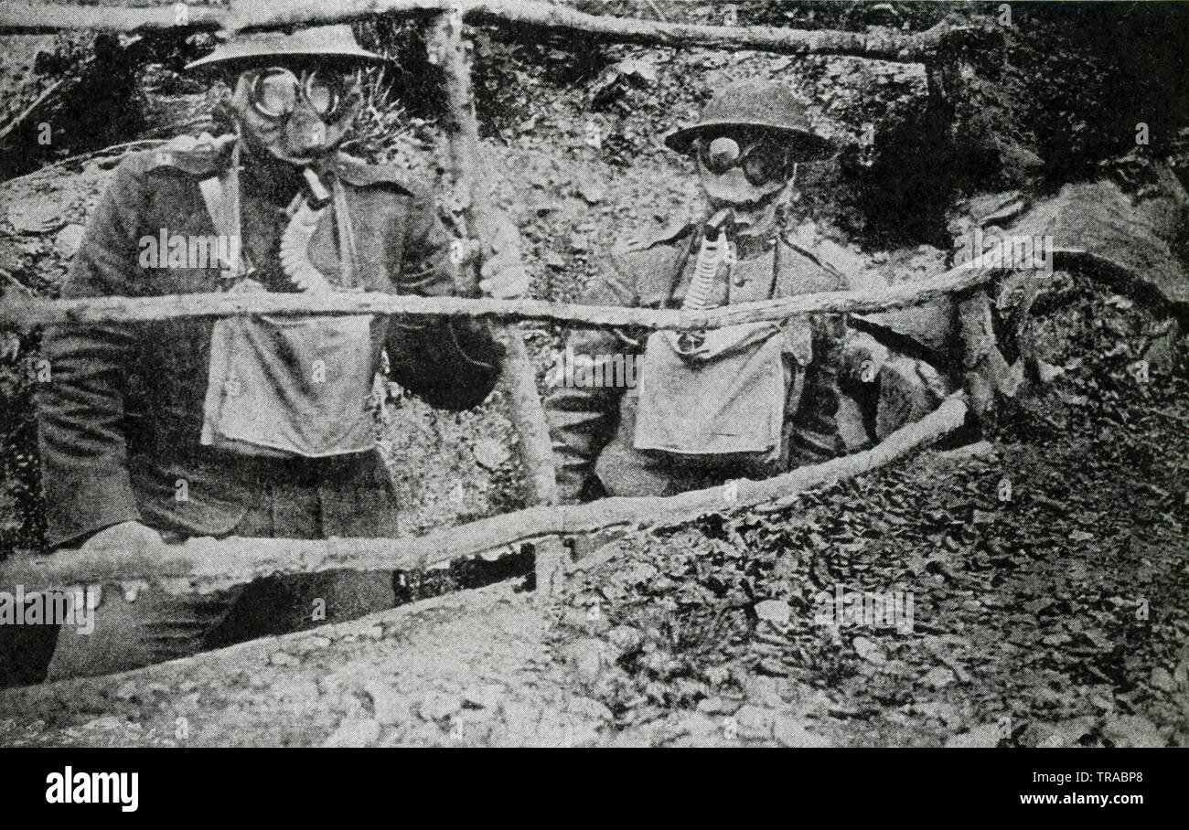 Dieses Foto, dating vor 1922, bezieht sich auf die Bildunterschrift lautet: Warten auf Marines ein Gas Angriff. Die US-Marines waren Spitznamen Teufle Hunden, oder Teufel Hunde. Stockfoto