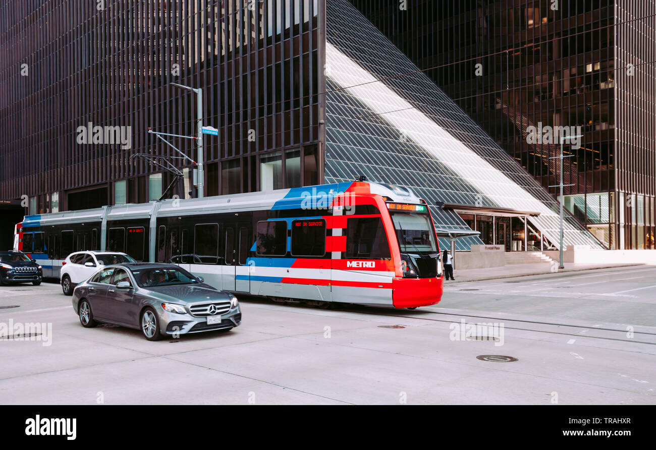 HOUSTON, Texas - 26. Mai 2019 - Öffentliche Verkehrsmittel in Houston, Texas durch elektrische Zug. Pendeln in den USA Stockfoto