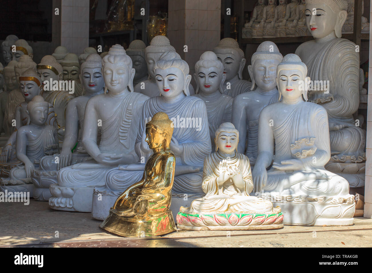 Buddha Statue shop in Yangon Stockfoto