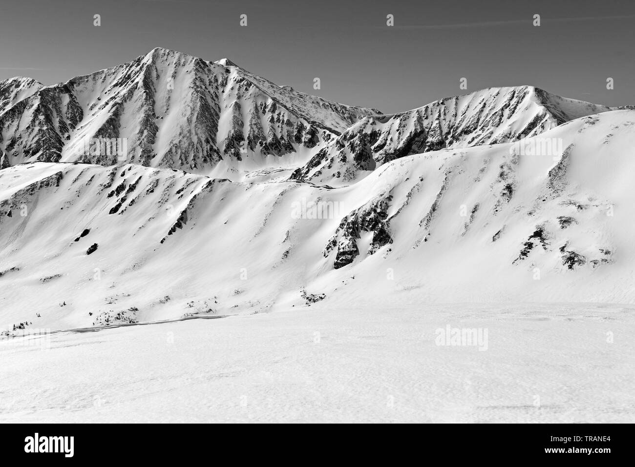 Schöne Höhenlage alpine Landschaft mit schneebedeckten Gipfeln, Rocky Mountains, Colorado Stockfoto