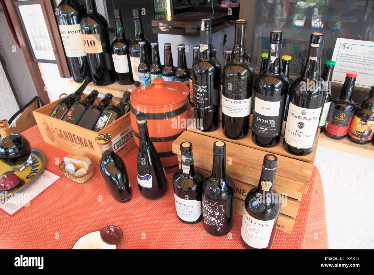 Portugal, Algarve, Silves, Wein Shop, Port, Flaschen, Stockfoto