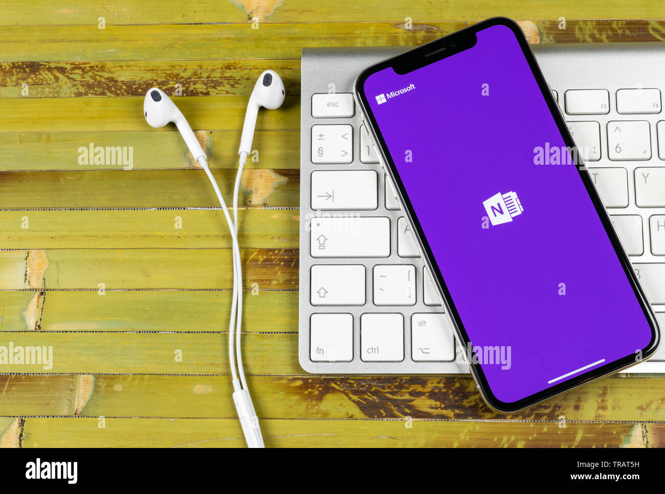 Sankt-Petersburg, Russland, Juni 2, 2018: Microsoft OneNote office Symbol auf Apple iPhone X-close-up. Microsoft eine Note App Symbol. Micr Stockfoto