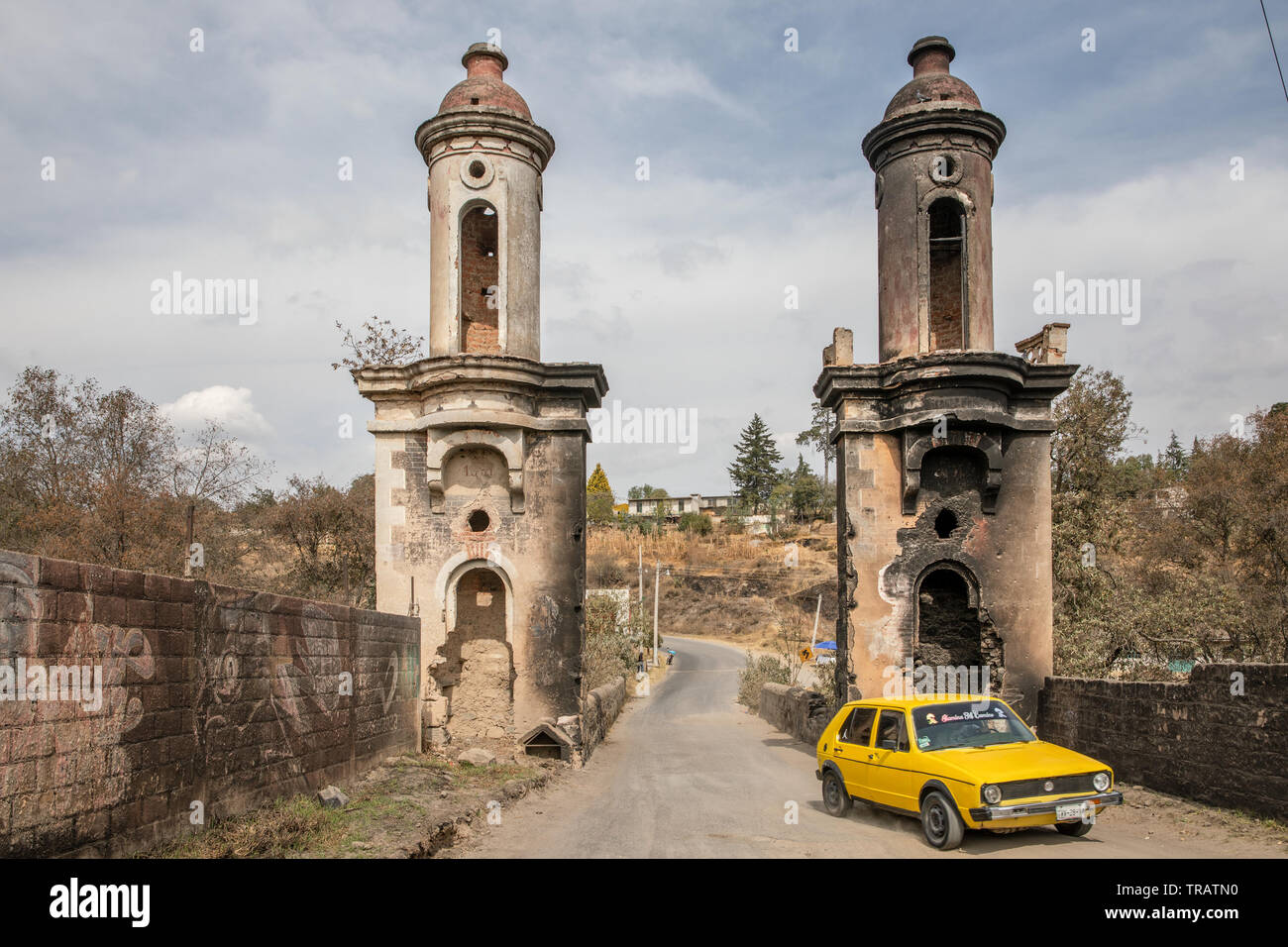 Ein historisches Wahrzeichen, eine Brücke in der Nähe des Exhacienda Molinos de Guadalupe, die während eines Kampfes zwischen Gas Diebe beschädigt wurde, in Juarez Coronaco, Puebla, Mexiko. Januar 16, 2019. Der Bundesstaat Puebla ist bekannt für seine hohe Mengen an illegalen gas Diebstahl bekannt. Stockfoto