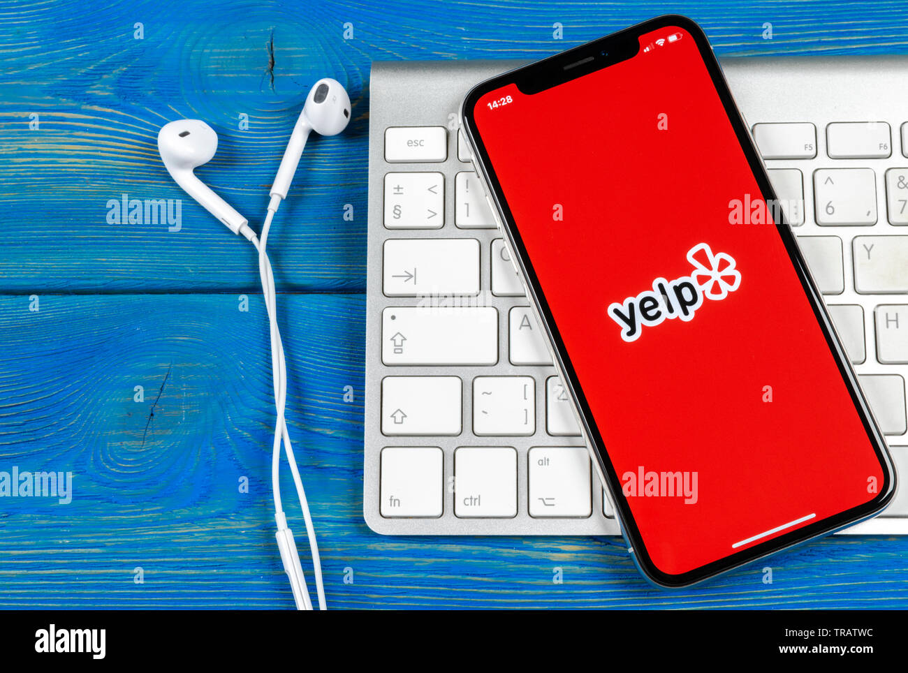Sankt-Petersburg, Russland, 2. Juni 2018: Yelp Symbol auf Apple iPhone X-close-up. Yelp App Symbol. Yelp.com Anwendung. Soziales Netzwerk. Stockfoto
