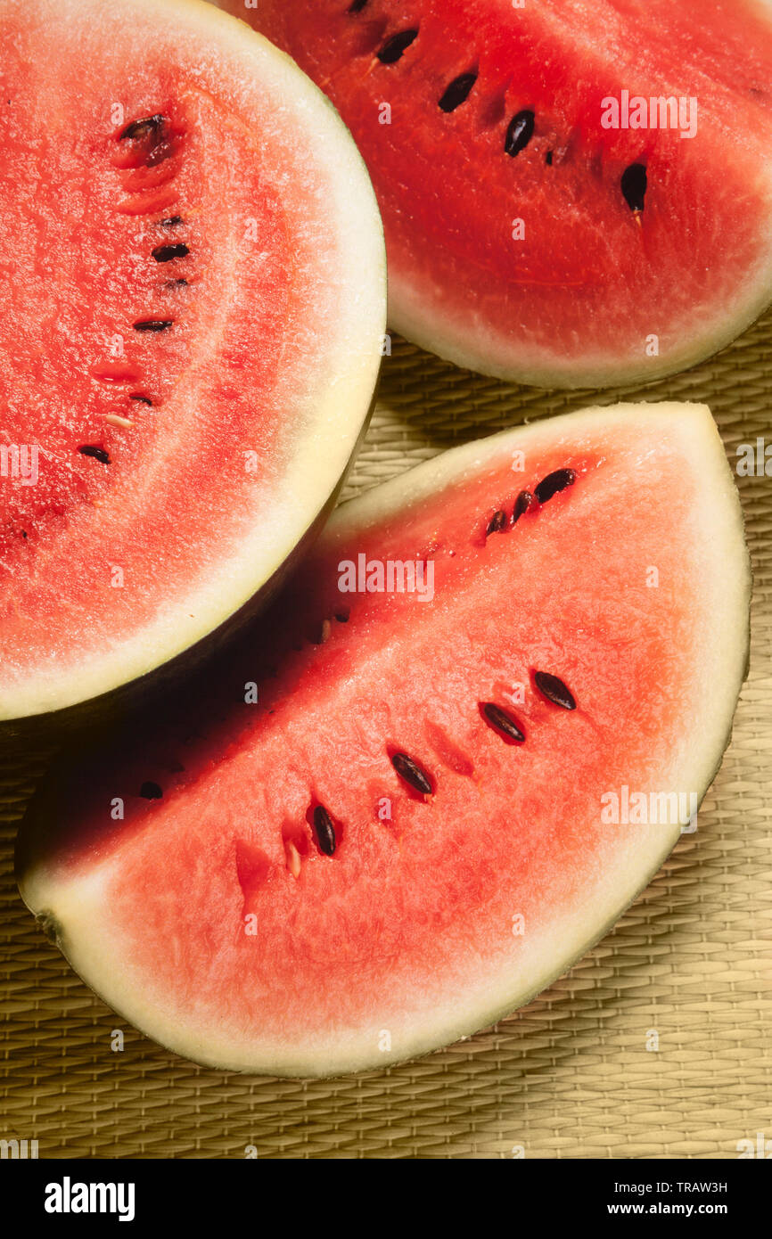 Wassermelone Citrullus vulgaris (Cucumis citrullus) eine kleine runde Sorte, die ursprünglich aus Nordafrika. Stockfoto