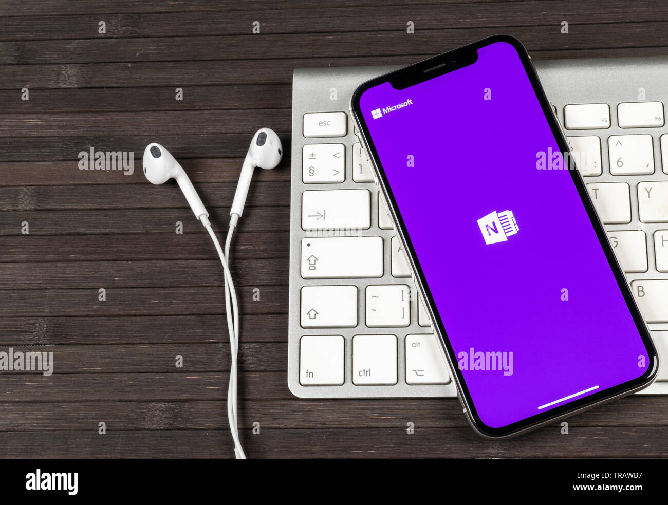 Sankt-Petersburg, Russland, Juni 2, 2018: Microsoft OneNote office Symbol auf Apple iPhone X-close-up. Microsoft eine Note App Symbol. Micr Stockfoto