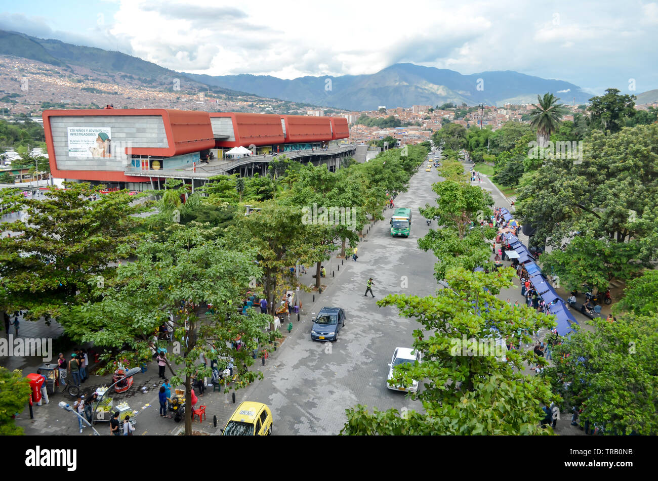 Parque Explora und Umgebung im nördlichen Bereich von Medellin in Kolumbien. Der botanische Garten befindet sich auf der rechten Seite Stockfoto