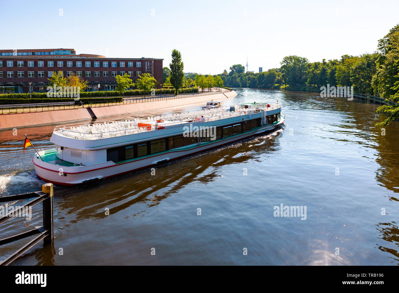 Kreuzfahrt entlang der Spree, Berlin, Deutschland Stockfoto