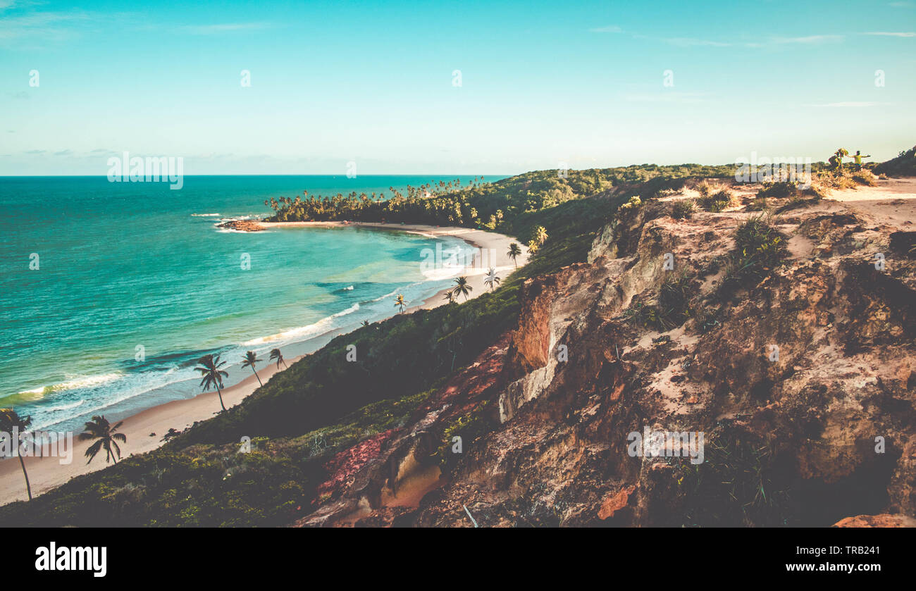 Schöne Küste Luftbild. Luftaufnahme von tabatinga's Beach in Paraiba, Brasilien - "Falesias" Schöne Cliff Stockfoto