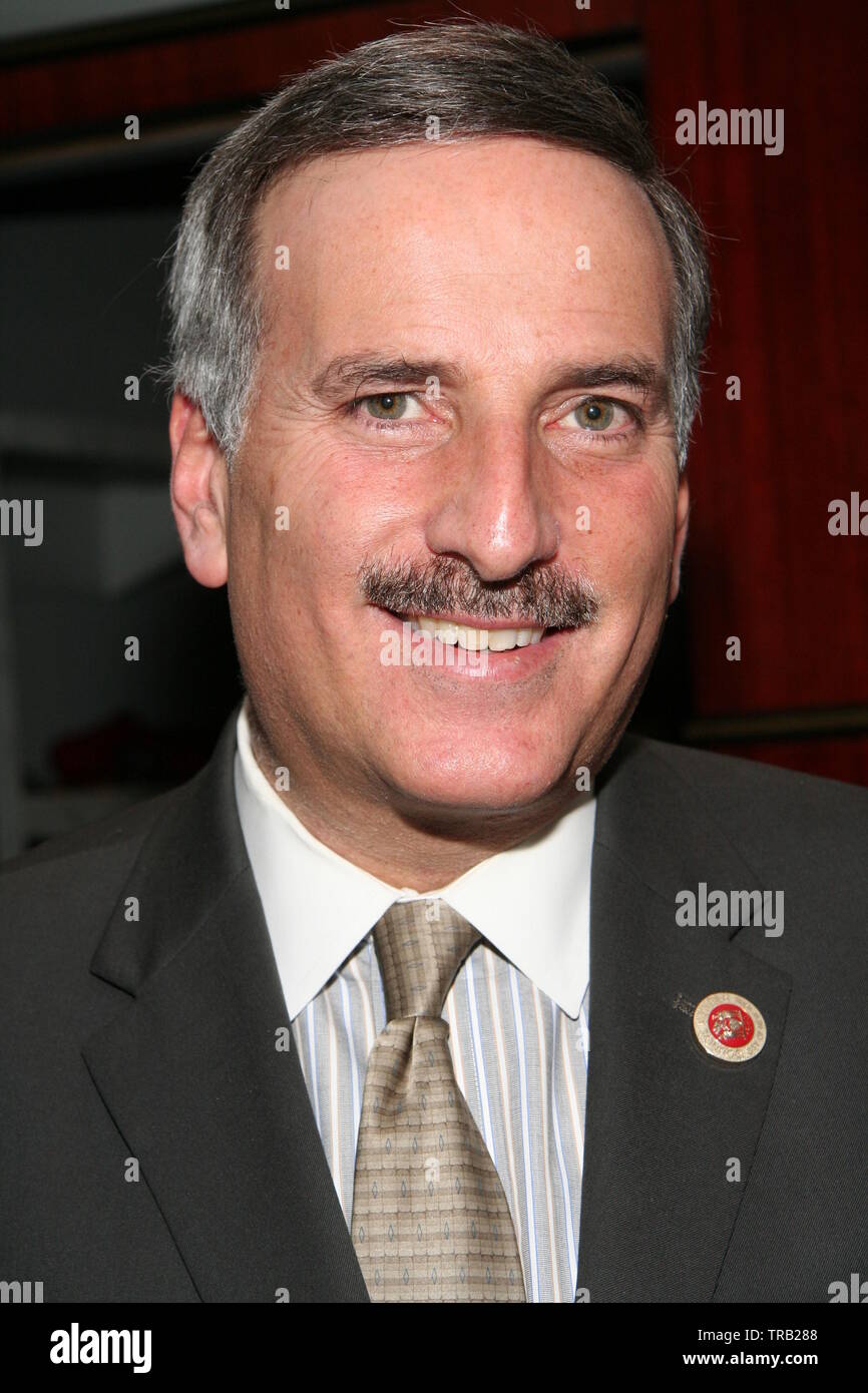 New York, USA. 3. März, 2008. New York City Rat Mitglied und Vorsitzender des Finanzausschusses, Herrn David I. Weprin auf Projekt 23. jährlichen der Frauen Frauen von Achievement Awards Gala im Rainbow Room im Rockefeller Center. Quelle: Steve Mack/Alamy Stockfoto