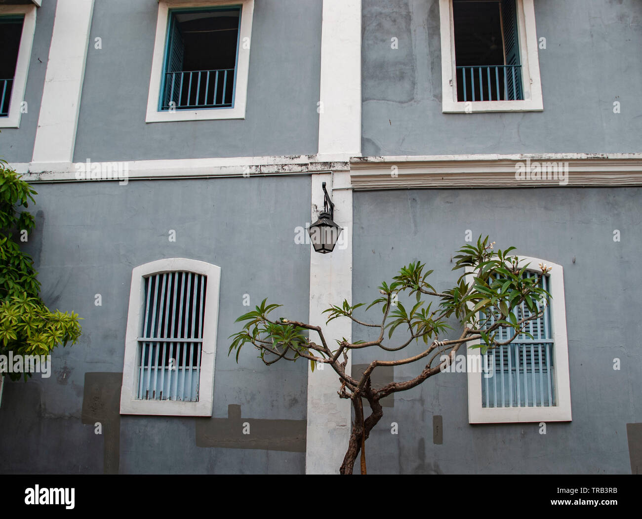 Pondicherry, Indien - Januar 20,2019: farbenfrohe Gebäude im französischen Teil der Innenstadt Stockfoto