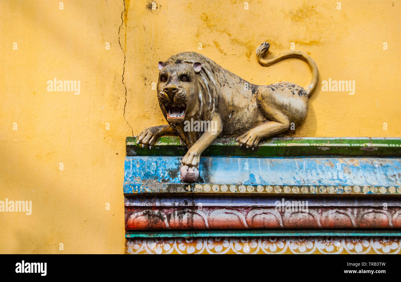 Detail Arbeit in Gopuram, Hindu Tempel in Pondicherry, Indien Stockfoto