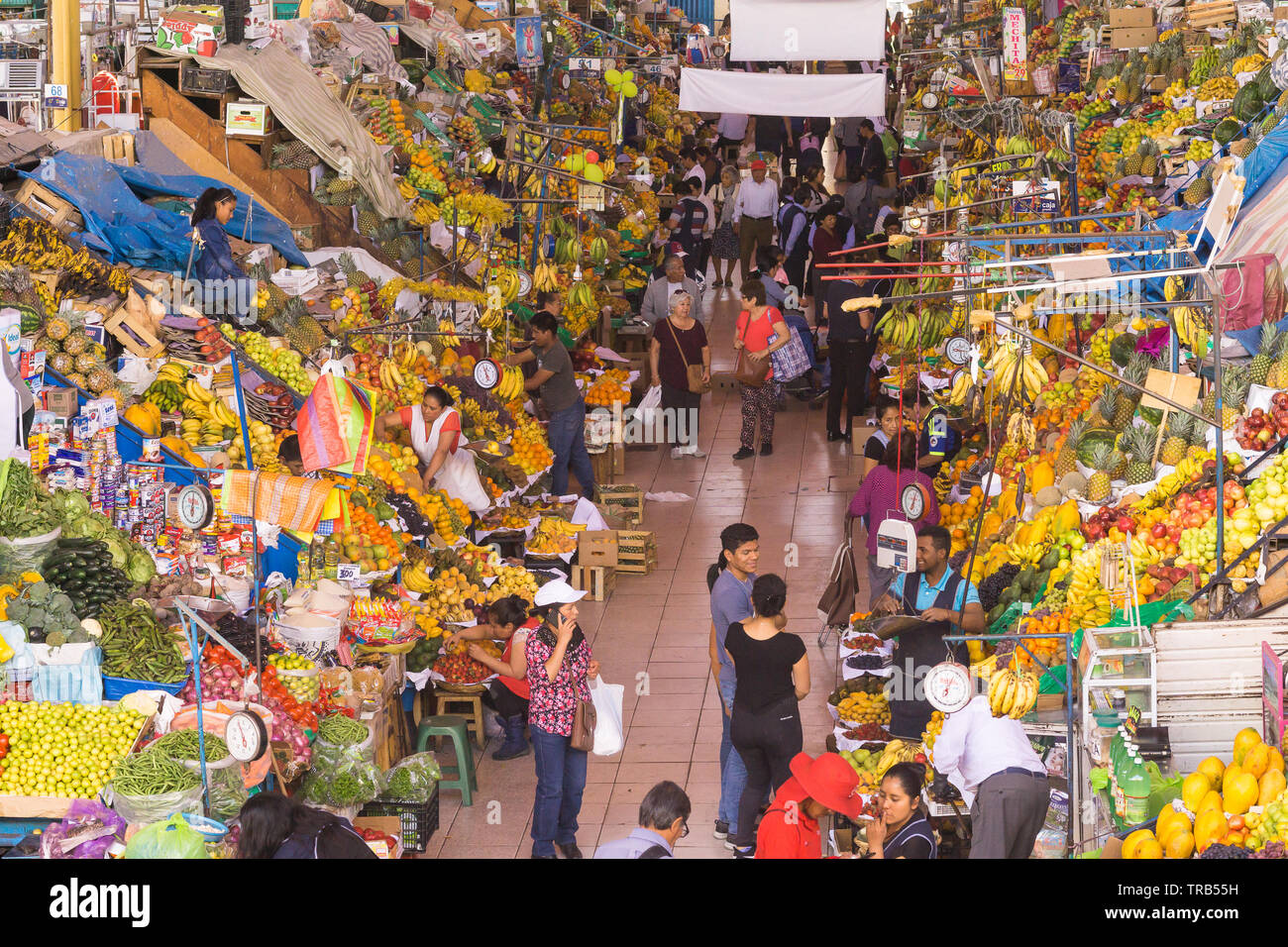 Blick auf San Camilo Markt in Arequipa, Peru. Stockfoto