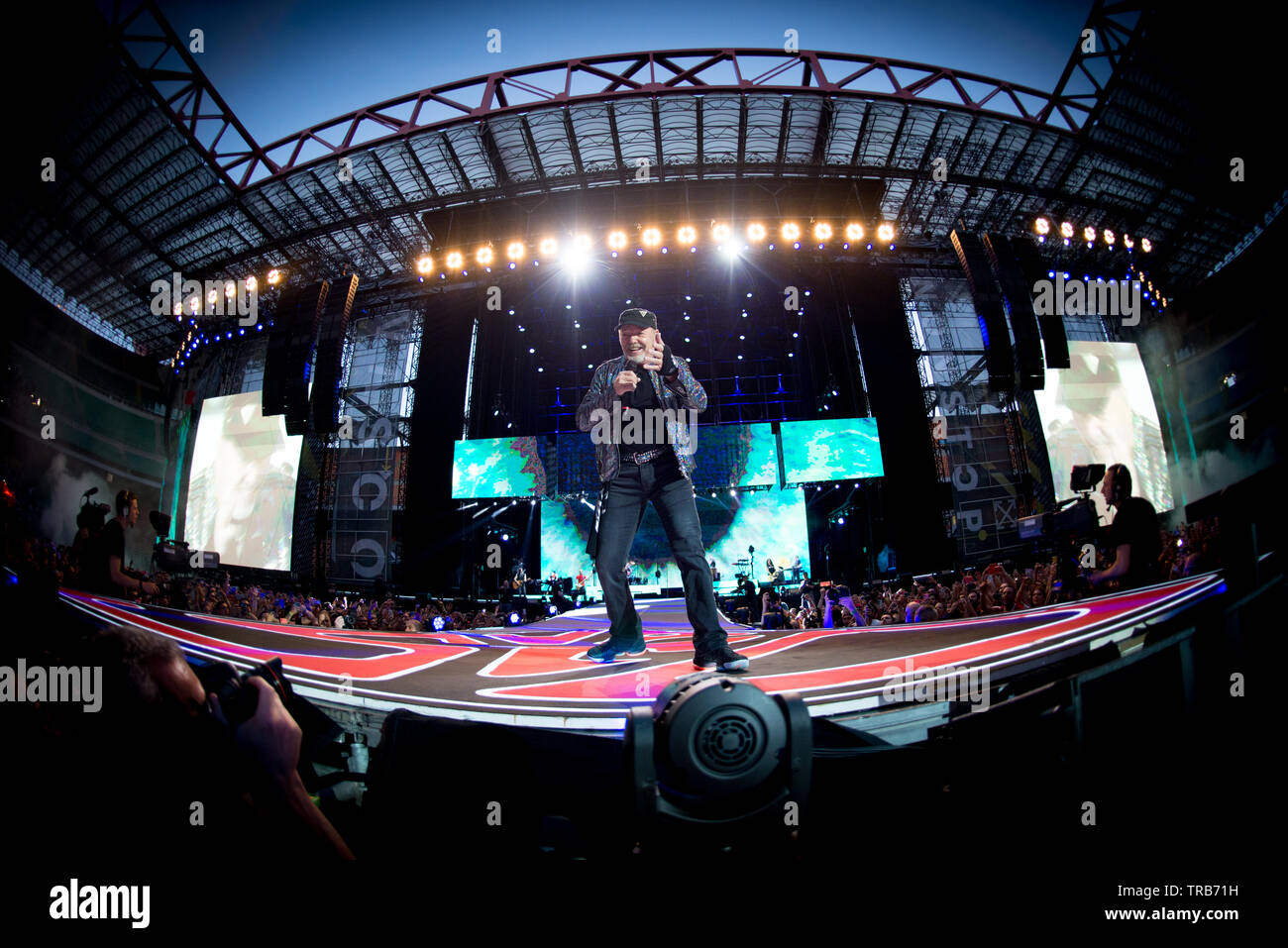 Vasco Rossi durchgeführt in der vergangenen Nacht in Mailand im Stadion San Siro für die erste von sechs Datum! Stockfoto