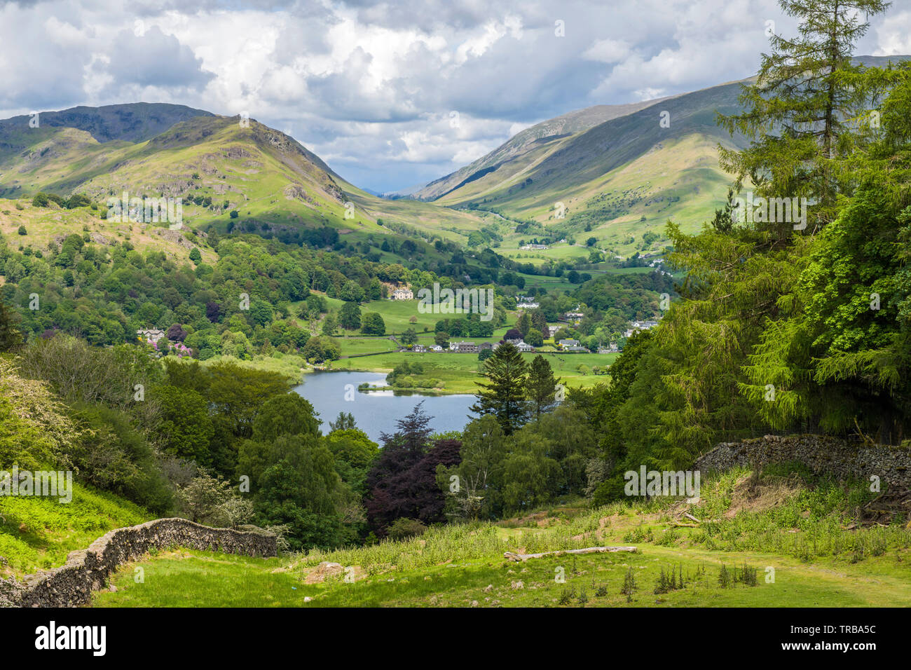 Die Ansicht dunmail Heben mit Helm Crag, Grasmere und die Fells von Rydal und große Rigg nach rechts in den Lake District Stockfoto