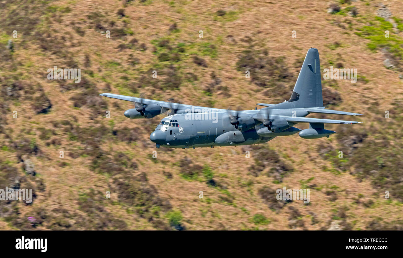 USAF MC 130 J Flugzeuge von "Boston Flug" von RAF Mildenhall Low-pegel an Corris Ecke in der Mach Loop. Die Flugzeuge waren Teil eines 4 Schiff Bildung Stockfoto