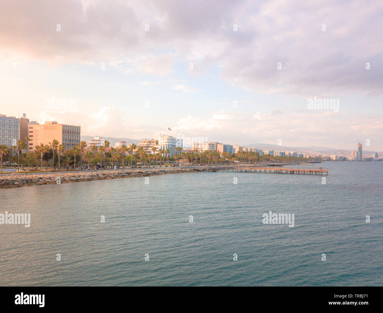 Antenne Panorama der Innenstadt von Promenade in Limassol (Lemesos), Zypern Stockfoto