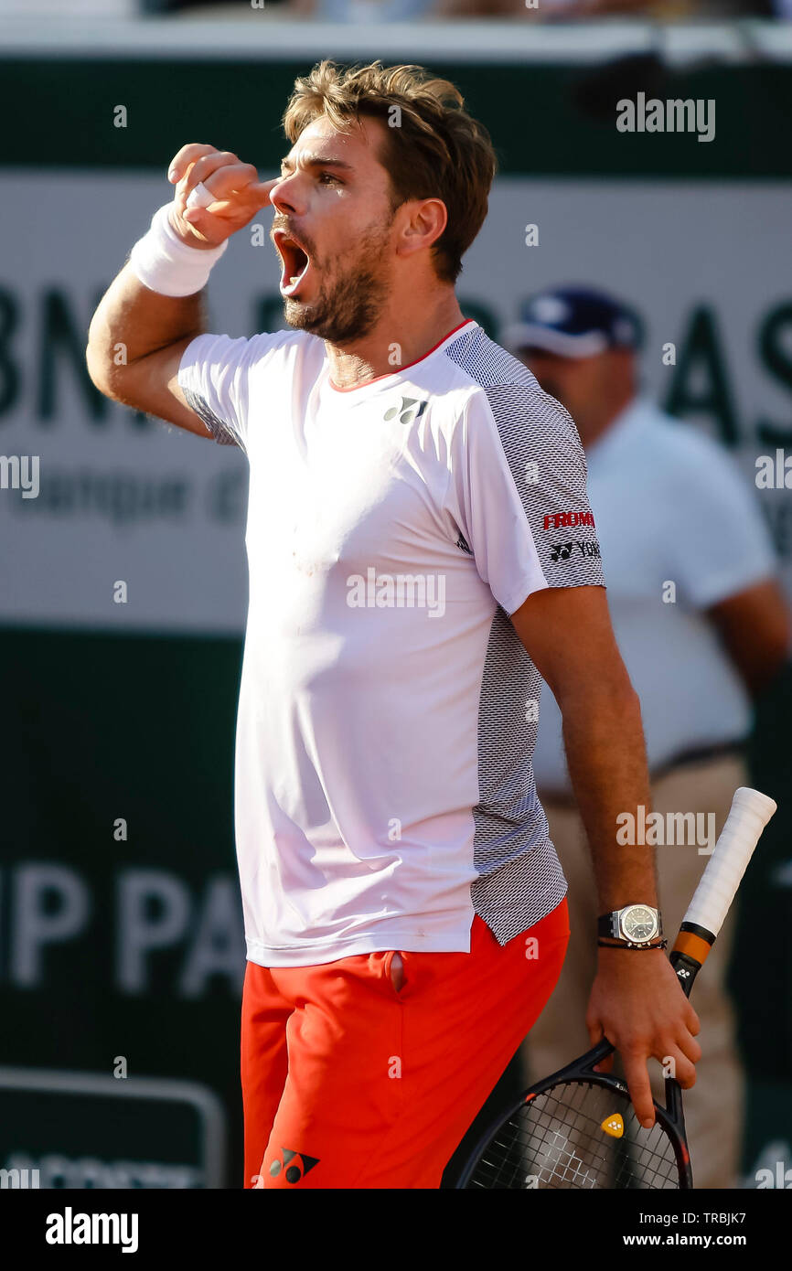 Paris, Frankreich. 2. Juni 2019. Stan Wawrinka aus der Schweiz jubelt nach seinem 4. 3. Sieg bei den French Open 2019 Grand Slam Tennis Turnier in Roland Garros, Paris, Frankreich. Frank Molter/Alamy leben Nachrichten Stockfoto