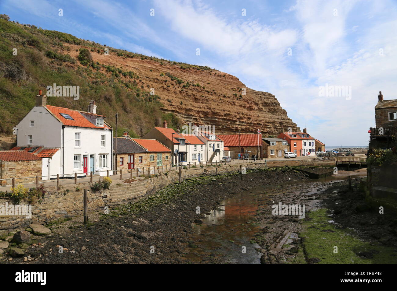 Nordseite und Cowbar Nab, Staithes Beck, Borough von Scarborough, North Yorkshire, England, Großbritannien, USA, UK, Europa Stockfoto