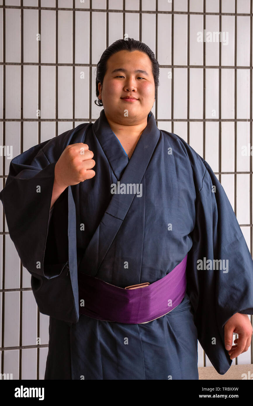 Tokyo, Japan - 25 April 2018: Junge japanische Sumo-ringer in Ryogoku Kokugikan (Ryogoku Sumo Hall) Stockfoto