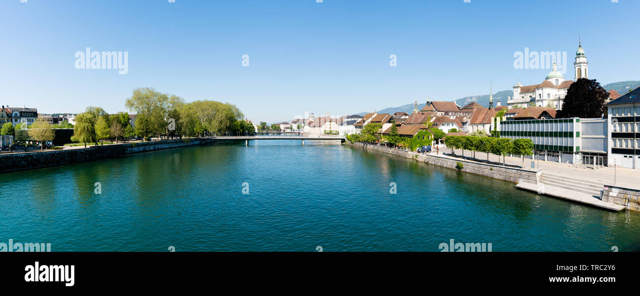 Solothurn, SO/Schweiz - vom 2. Juni 2019: Stadt Solothurn mit dem Fluss Aare anzeigen Panorama stadtbild der Altstadt Stockfoto