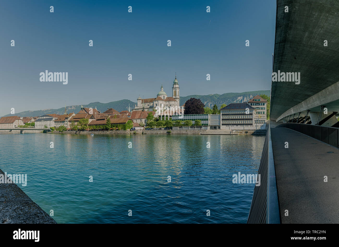 Solothurn, SO/Schweiz - vom 2. Juni 2019: Stadt Solothurn mit dem Fluss Aare anzeigen Panorama stadtbild der Altstadt Stockfoto