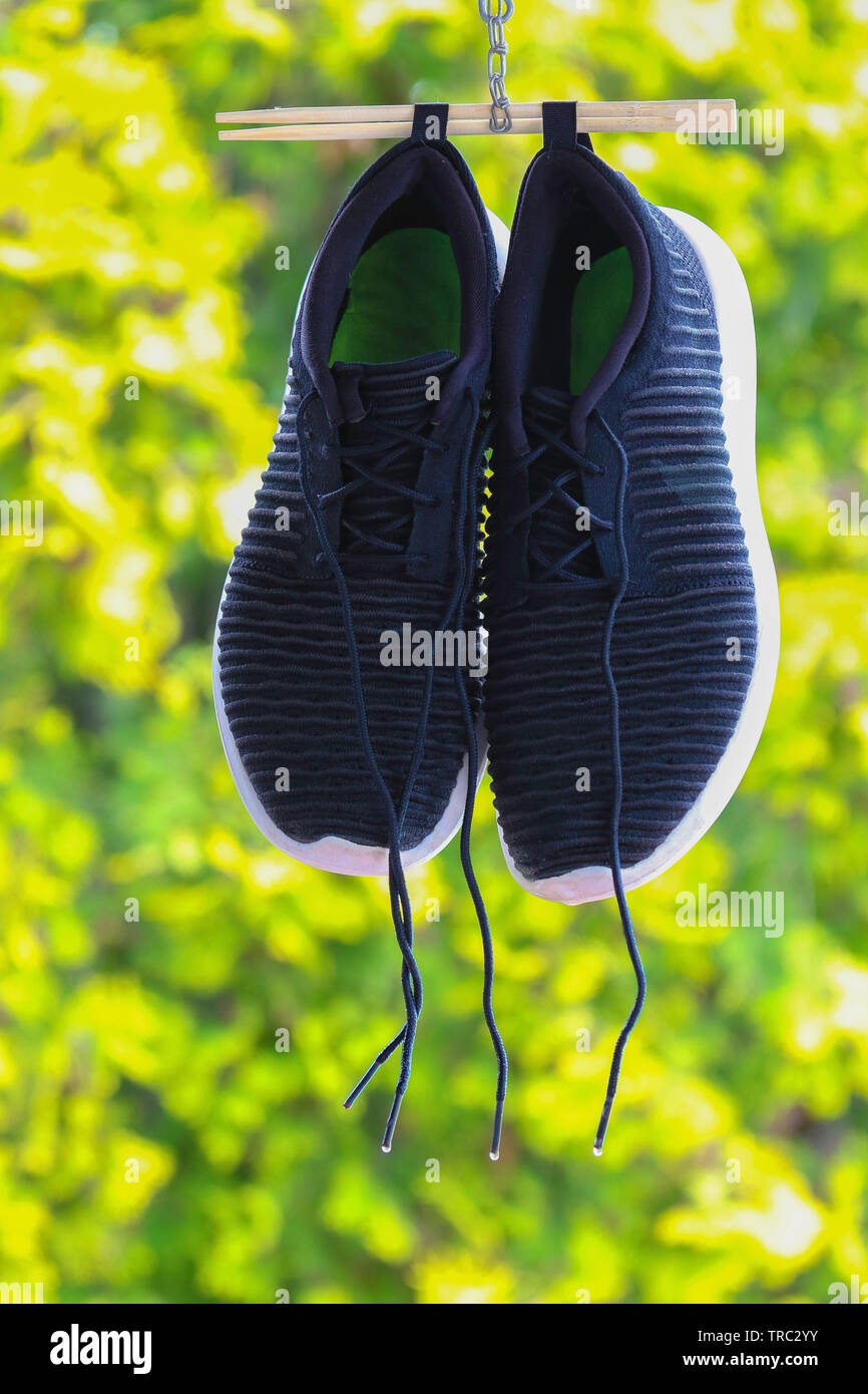 BlackandWhite - Stillleben - Nike Turnschuhe - betrifft, Werbung Foto  aufhängen, trocknen - lustig - hängen an China Koteletts - BIPHART  Stockfotografie - Alamy