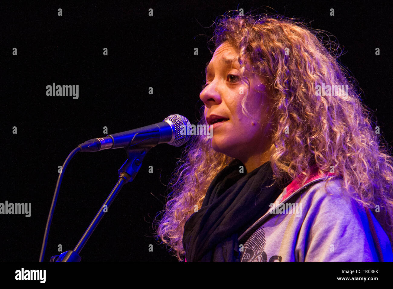 Sängerin Mona Boutchebak während der Probe von einem Konzert in 2019 Torino Jazz Festival Stockfoto