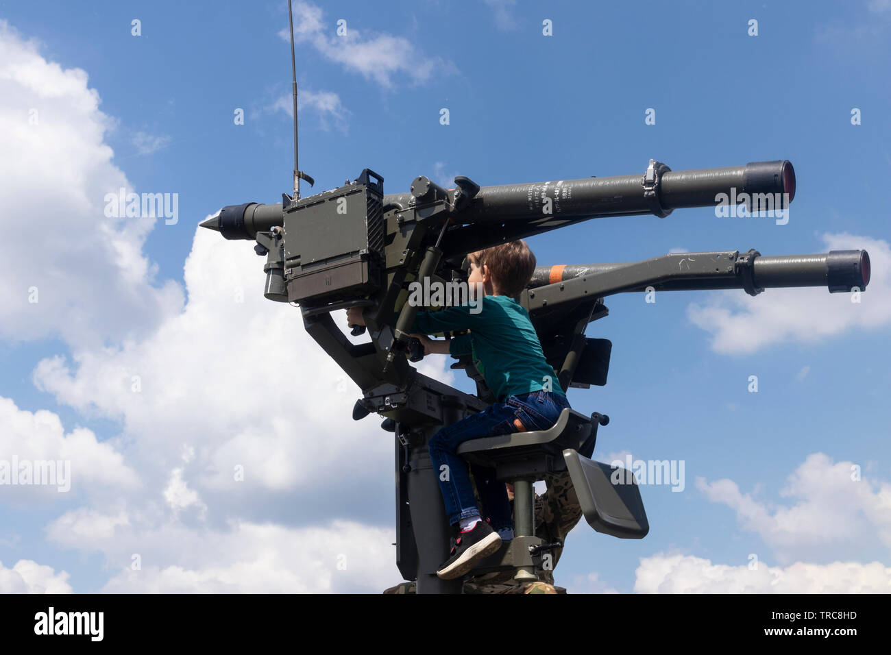 BUDAPEST/UNGARN - 05.18, 2019: ein Mistral-twin Rakete Revolver bei einer Verteidigung zeigen, vor blauem Himmel. Stockfoto