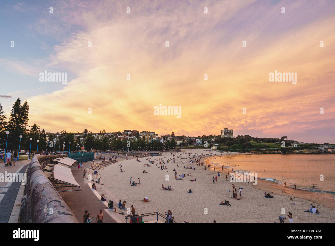 Farbenfroher Sonnenuntergang über Coogee Beach, New South Wales Stockfoto