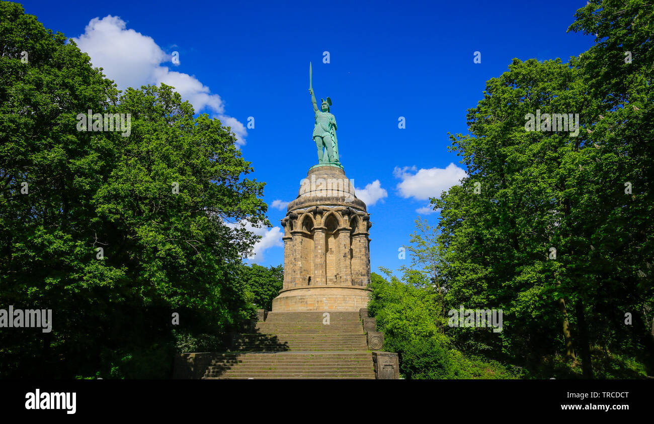 Detmold, Lipperland, Nordrhein-Westfalen, Deutschland - Hermannsdenkmal, in Erinnerung an den Gründer Cherusker Arminius, der höchste Statue in Deutschland. Stockfoto