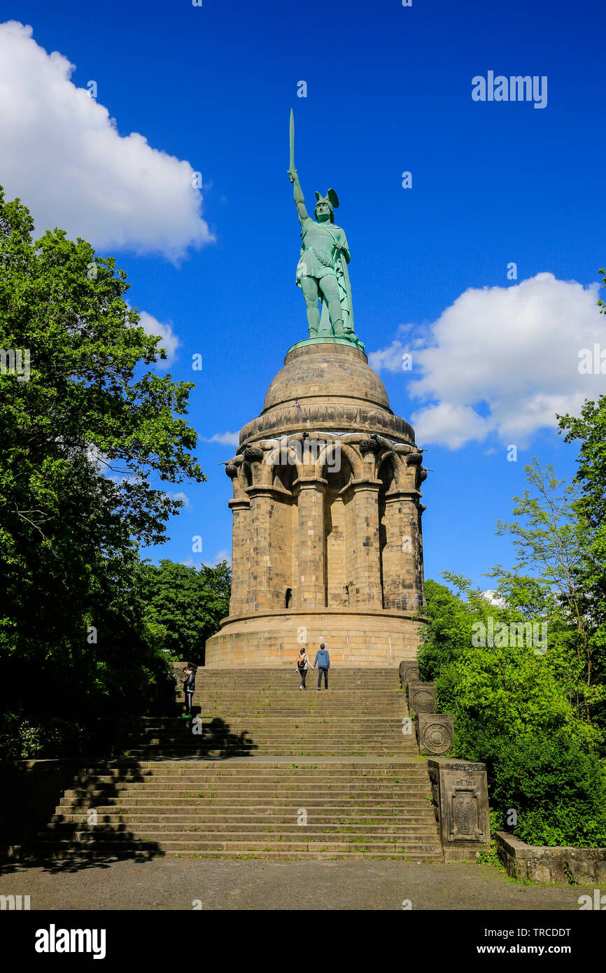 Detmold, Lipperland, Nordrhein-Westfalen, Deutschland - Hermannsdenkmal, in Erinnerung an den Gründer Cherusker Arminius, der höchste Statue in Deutschland. Stockfoto