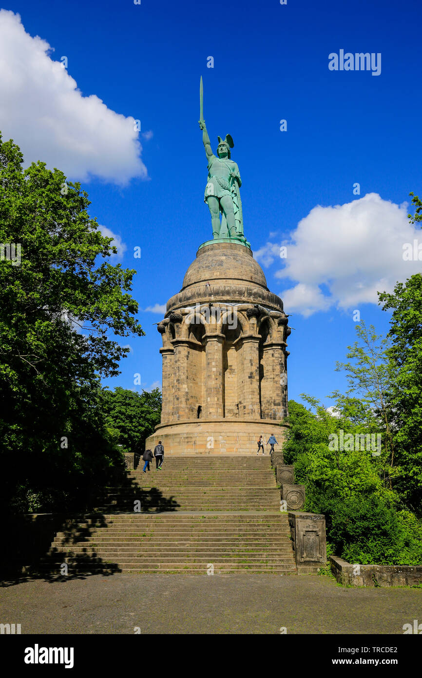 Detmold, Lipperland, Nordrhein-Westfalen, Deutschland - Hermannsdenkmal, in Erinnerung an den Gründer Cherusker Arminius, der höchste Statue in Deutschland. Stockfoto