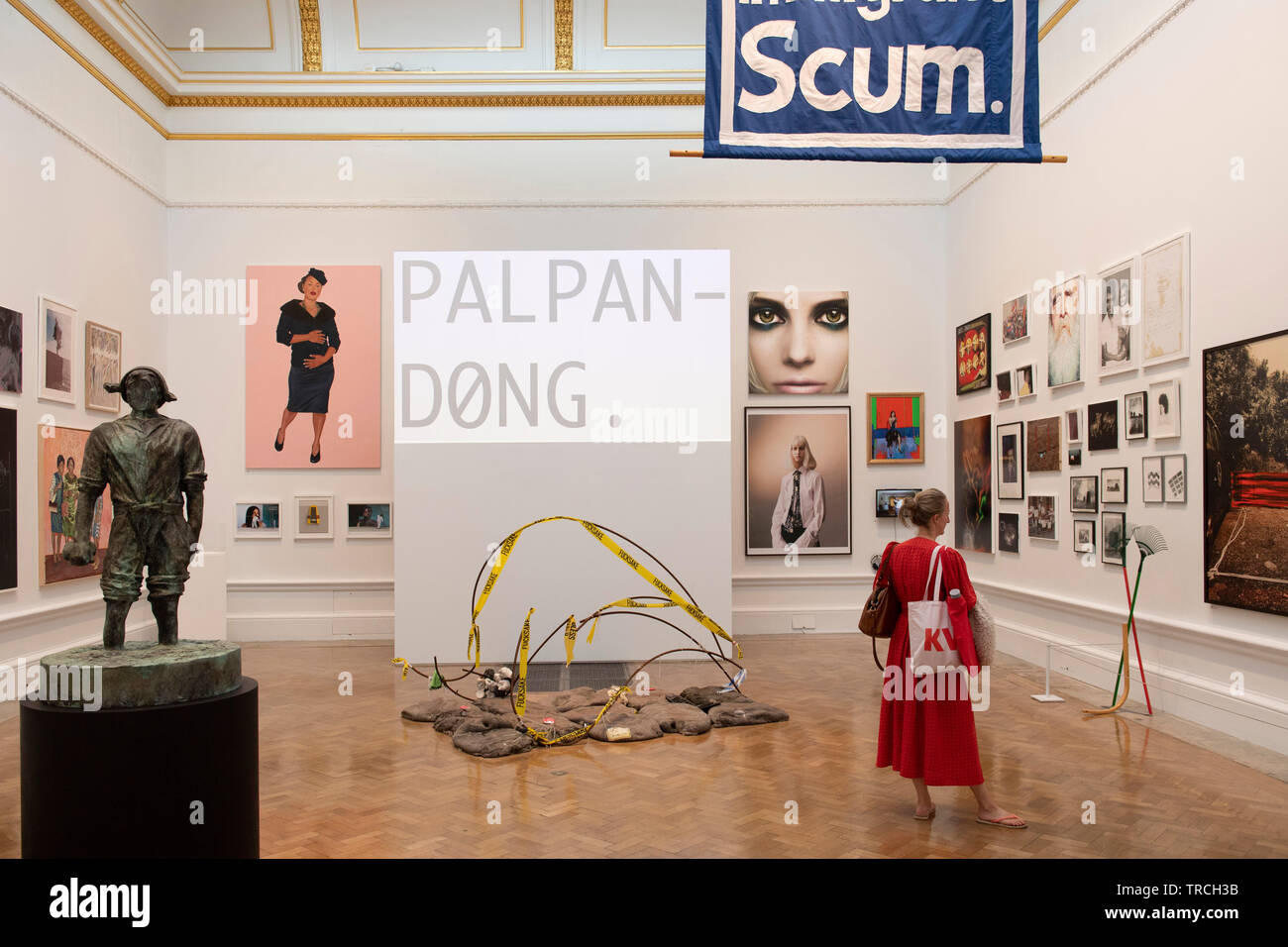 Royal Academy of Arts, London, UK. 3. Juni 2019. Der Sommer Ausstellung, die weltweit größte Open - Einreichung Ausstellung und öffnet sich zu drücken, bevor es öffentliche Eröffnung am 10. Juni, koordinierte in diesem Jahr durch britische Maler Jock McFadyen RA. Credit: Malcolm Park/Alamy Leben Nachrichten. Stockfoto