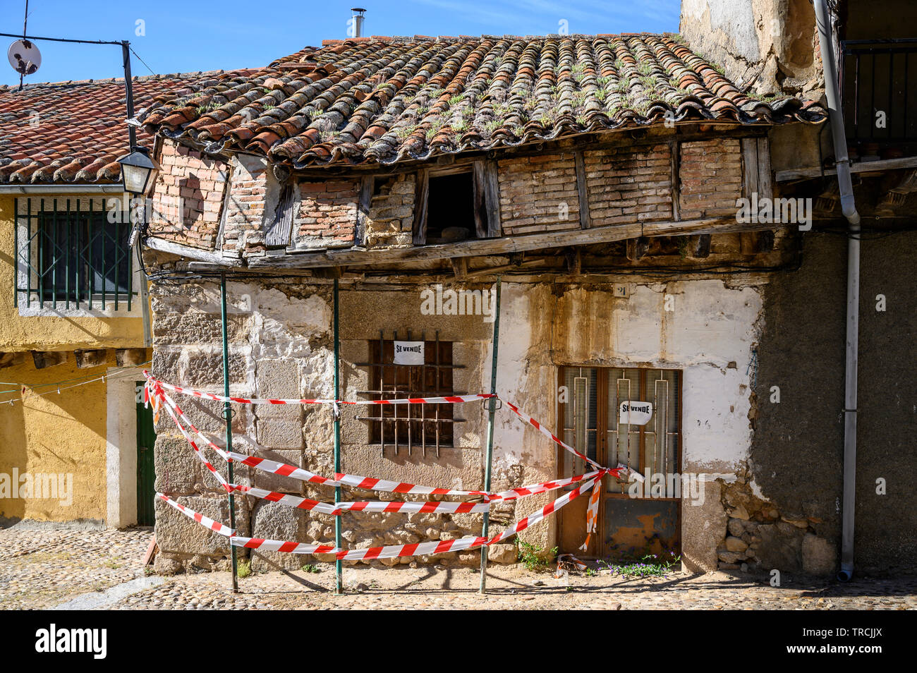 Altes Haus zum Verkauf in mittelalterlichen Dorf Bonilla de la Sierra Spanien Stockfoto Altes Haus zum Verkauf in mittelalterlichen Dorf Bonilla de la Sierra Spanien Stockfoto