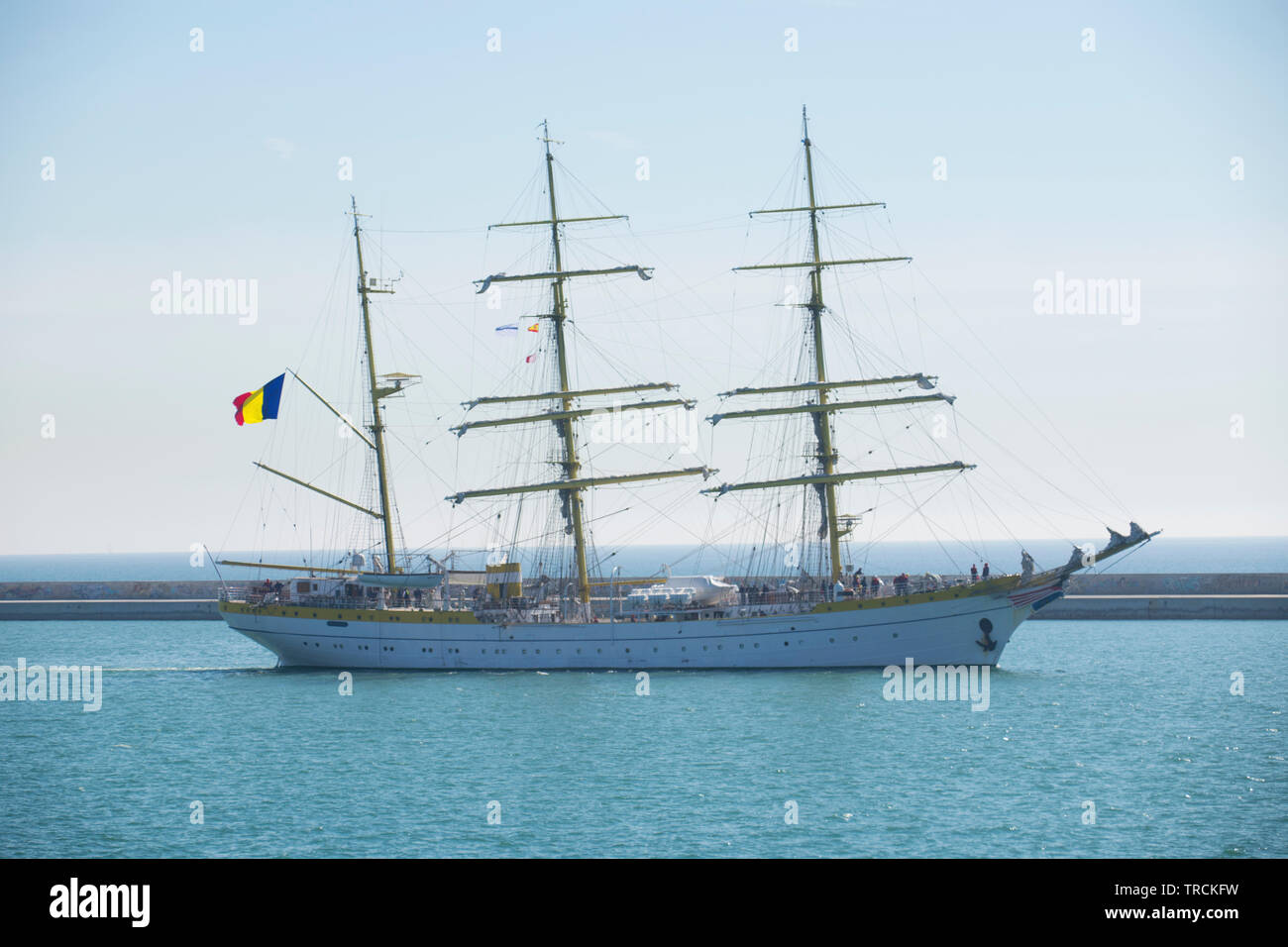 Mircea große Schiff verlässt den Hafen von Barcelona. Stockfoto