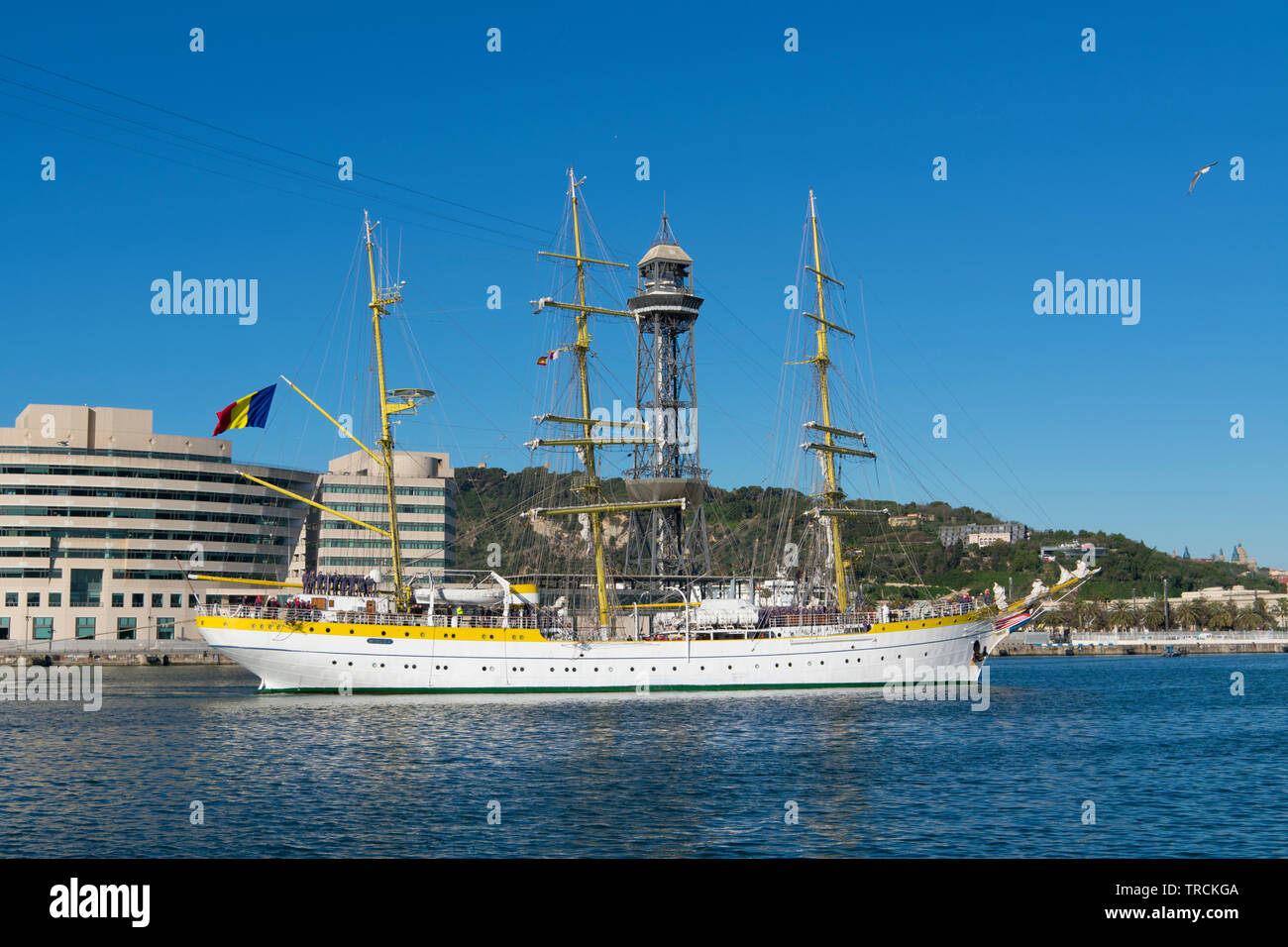 Mircea große Schiff im Hafen von Barcelona angekommen. Stockfoto