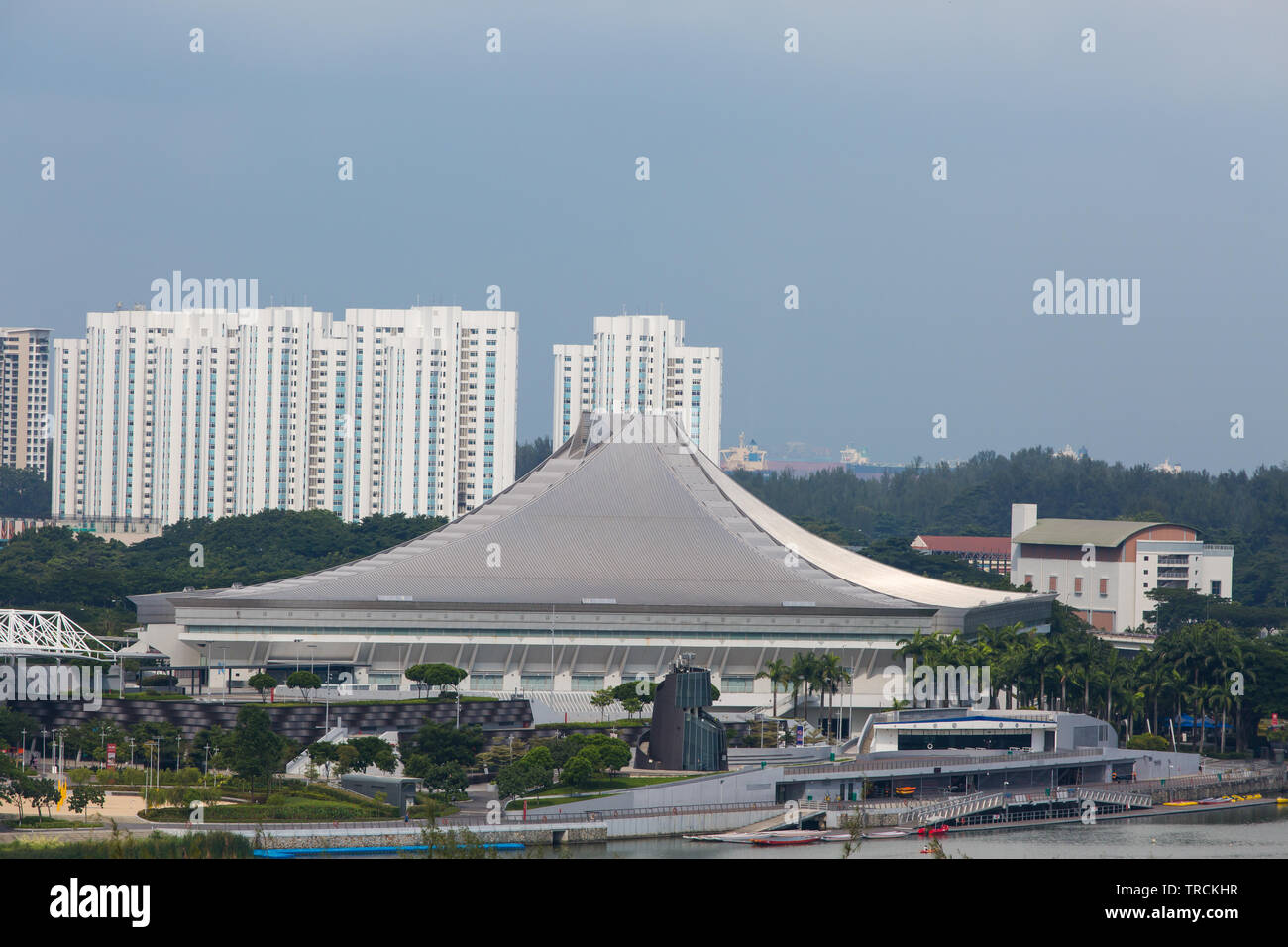 Architektur Design von Singapur Indoor Stadium in den Tag, die die meisten uniqie Teil ist die Dachneigung, Singapur Stockfoto