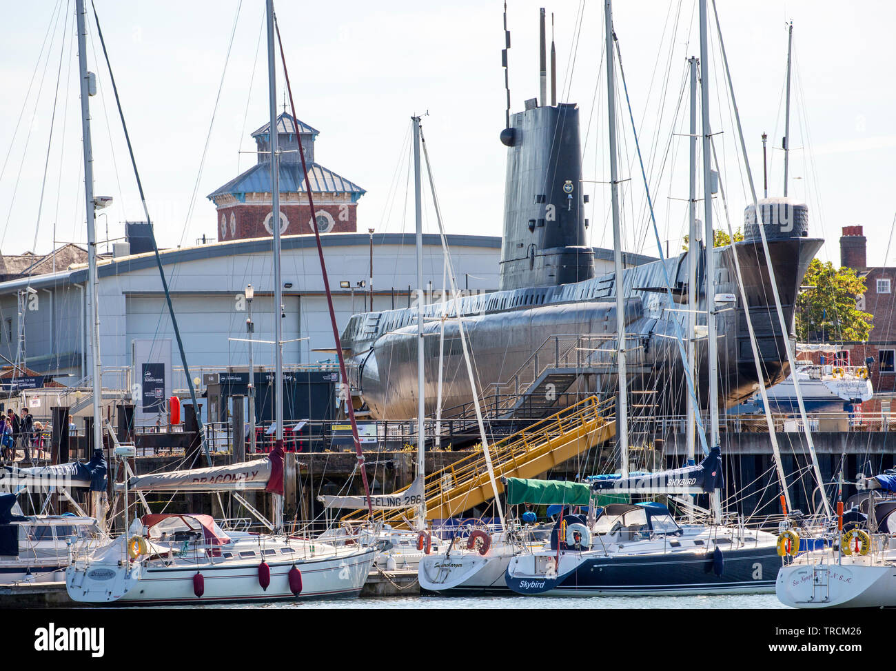 Royal Navy Submarine Museum Gosport, Hampshire gesehen von Haslar Marina. Stockfoto
