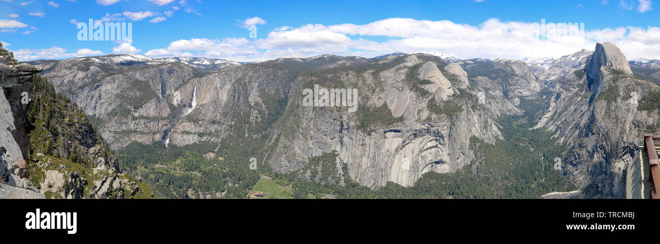 Yosemite Falls, And Half Dome vom Glacier Point, Yosemite Ntional Prk, Kalifornien Stockfoto