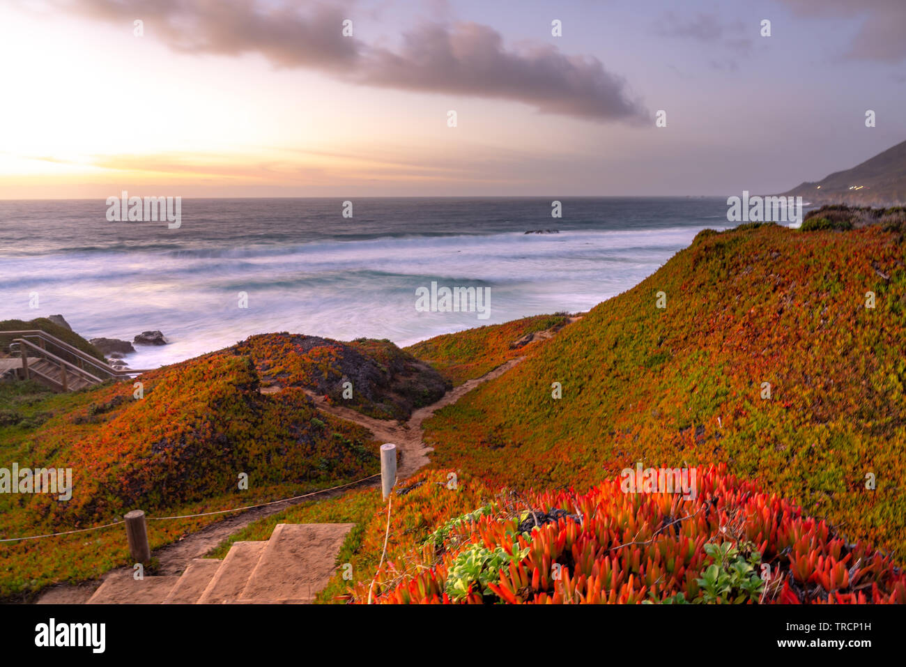 Sonnenuntergang an Calla lily Valley in der Nähe von Big Sur, Kalifornien. Stockfoto